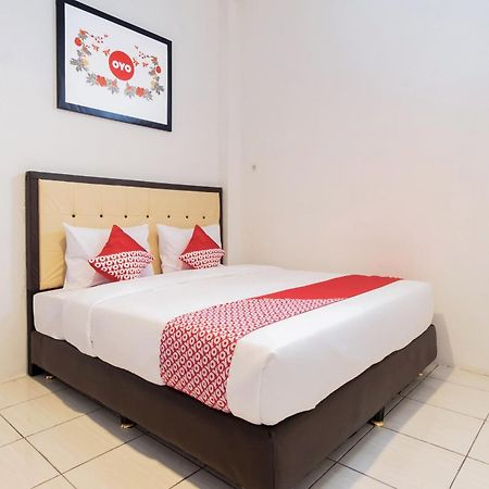 Vaccinated Staff - OYO 622 Bakti Homestay Medan Exterior foto