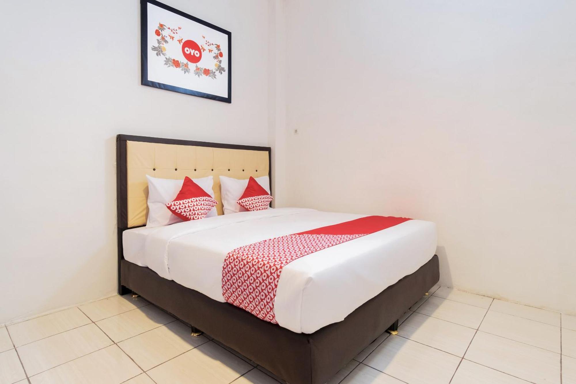 Vaccinated Staff - OYO 622 Bakti Homestay Medan Exterior foto
