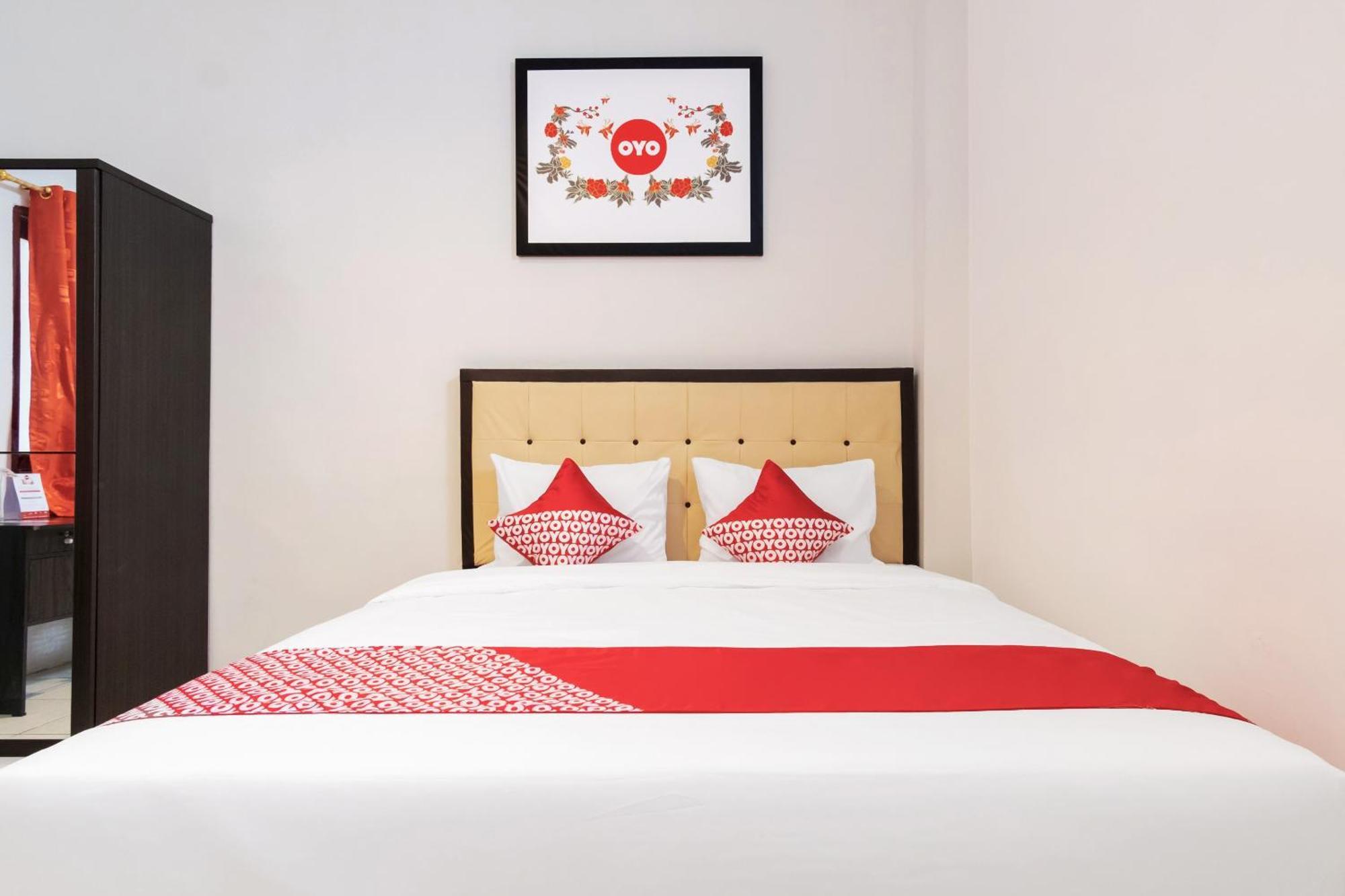 Vaccinated Staff - OYO 622 Bakti Homestay Medan Exterior foto