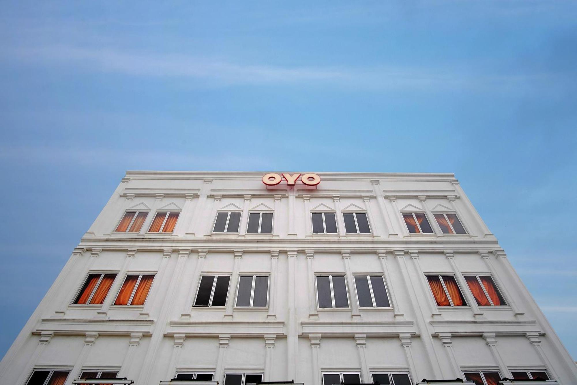 Vaccinated Staff - OYO 622 Bakti Homestay Medan Exterior foto