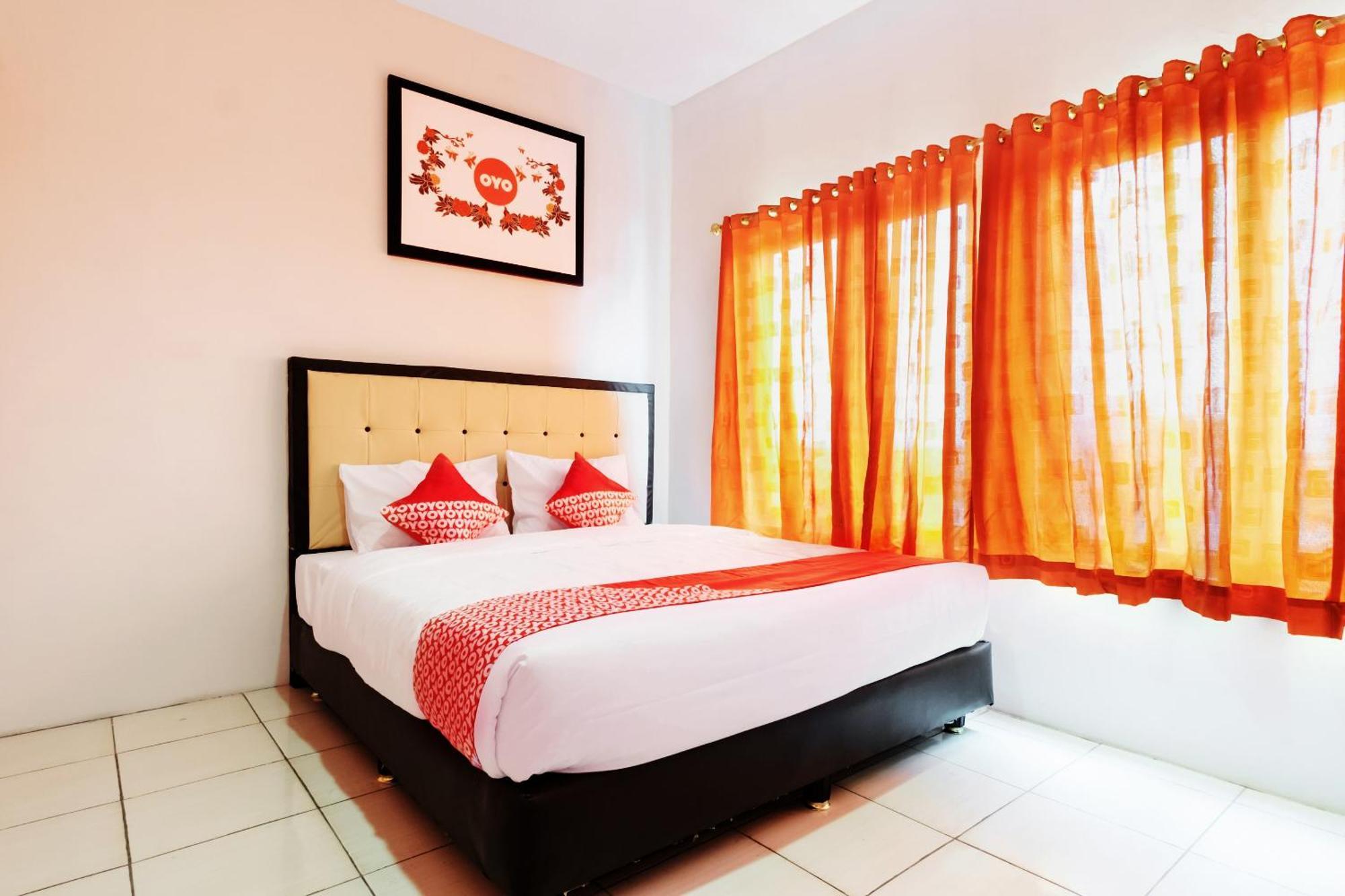 Vaccinated Staff - OYO 622 Bakti Homestay Medan Exterior foto